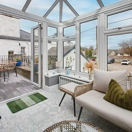 Holiday home Host & - Lime Tree House